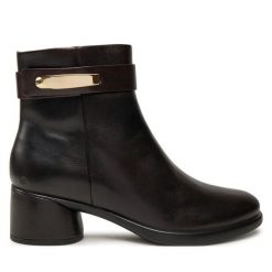 Botki ECCO. Brązowe botki ECCO, bez wzorów, bez obcasa, na słupku, bez zapięcia. Za 519.99 zł.