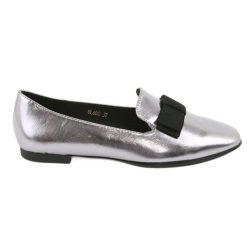 Lordsy balerinki metaliczne z kokardą Sergio Leone 600 szare. Szare baleriny bez wzorów, z materiału, eleganckie, bez obcasa, bez zapięcia. W wyprzedaży za 54.89 zł.