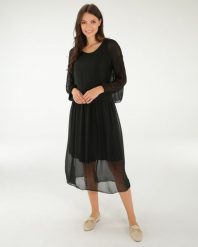 Jedwabna sukienka midi. Czarne sukienki Unisono, s, bez wzorów, z jedwabiu, bez kołnierzyka, bez ramiączek, midi. Za 299.00 zł.