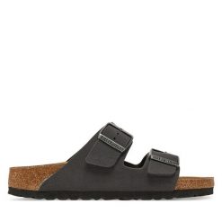 Klapki Birkenstock. Brązowe klapki Birkenstock, bez wzorów, bez obcasa, bez zapięcia. Za 449.99 zł.