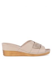 Go Soft Klapki ARC-2309-07 Beżowy. Brązowe klapki GO SOFT, bez wzorów, ze skóry, bez obcasa, bez zapięcia. Za 149.99 zł.