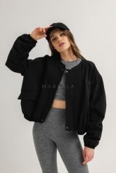 Kurtka bomberka w kolorze TOTALLY BLACK - TYLER z logo-M/L. Czarne kurtki Marsala, na lato, l, bez wzorów, z bawełny, casualowe, bez kaptura. W wyprzedaży za 251.93 zł.