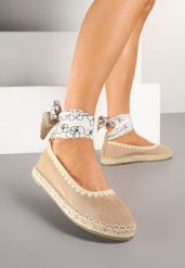 Ciemnobeżowe Espadryle ze Wzorzystym Wiązaniem Przy Kostce Zdobione Plecionką Lortevia. Brązowe espadryle Renee, z aplikacjami, z zamszu, boho, bez obcasa, na obcasie. W wyprzedaży za 50.99 zł.