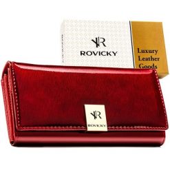Duży, skórzany portfel damski w czerwonym kolorze zamykany na zatrzask - Rovicky. Czerwone portfele ROVICKY, bez wzorów, ze skóry. Za 99.99 zł.