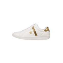 Buty damskie do chodzenia Fila CROSSCOURT 2 F WMN. Białe buty treningowe Fila, bez wzorów, z dresówki, bez zapięcia, trekkingowe. Za 138.00 zł.