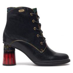 Botki Laura Vita. Czarne botki LAURA VITA, bez wzorów, bez obcasa, na słupku, bez zapięcia. Za 379.99 zł.