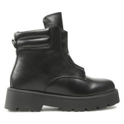 Botki JENNY. Czarne botki Jenny, bez wzorów, bez obcasa, na płaskiej podeszwie, bez zapięcia. Za 139.99 zł.