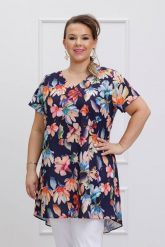 Elegancka asymetryczna zwiewna granatowa tunika Rita w kwiaty PLUS SIZE. Niebieskie tuniki Moda Size Plus Iwanek, plus size, bez wzorów, z elastanu, eleganckie, z asymetrycznym kołnierzem, bez ramiączek. W wyprzedaży za 99.90 zł.