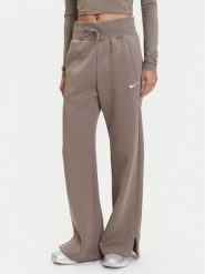 Nike Spodnie dresowe Phoenix DQ5615 Brązowy Regular Fit. Brązowe spodnie dresowe Nike, bez wzorów, z bawełny. Za 259.99 zł.