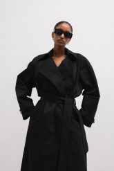 Klasyczny bawełniany trencz w kolorze BLACK MAGIC -VENICE-S/M. Czarne płaszcze Marsala, m, bez wzorów, z bawełny, eleganckie, bez kaptura. Za 1,299.90 zł.