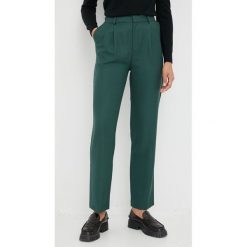 Pepe Jeans spodnie damskie kolor zielony proste high waist. Zielone spodnie materiałowe Pepe Jeans, bez wzorów, z jeansu, z podwyższonym stanem. Za 339.99 zł.
