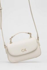Calvin Klein torebka kolor beżowy. Brązowe listonoszki Calvin Klein, bez wzorów, z włókna, bez dodatków. Za 449.99 zł.