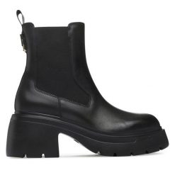 Botki Liu Jo. Czarne botki Liu Jo, bez wzorów, bez obcasa, na słupku, bez zapięcia. Za 819.99 zł.