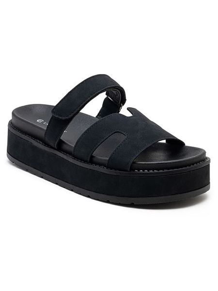 Foreverfolie Klapki w kolorze czarnym rozmiar: 39. Czarne klapki Foreverfolie, bez wzorów, klasyczne, z otwartym noskiem, bez obcasa, na platformie, bez zapięcia. Za 110.04 zł.