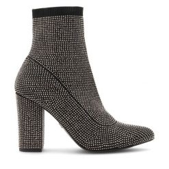 Botki Nine West. Czarne botki Nine West, bez wzorów, bez obcasa, na słupku, bez zapięcia. Za 149.99 zł.