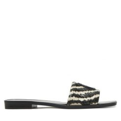 Klapki Just Cavalli. Czarne klapki Just Cavalli, bez wzorów, bez obcasa, bez zapięcia. Za 519.99 zł.