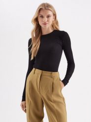 Bruuns Bazaar Bluzka Angela BBW1071N Czarny Slim Fit. Czarne bluzki Bruuns Bazaar, xl, bez wzorów, bez kołnierzyka, bez ramiączek. Za 379.99 zł.