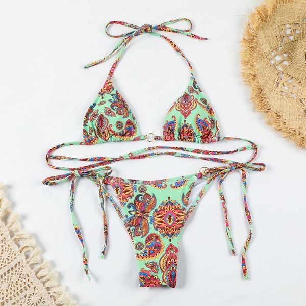 Bikini ze sznureczkami szybkoschnące na plażę i basen Gema. Bikini Intica, bez wzorów, z materiału. Za 149.00 zł.