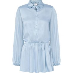 Tunika satynowa. Niebieskie tuniki bonprix, bez wzorów, z satyny, bez kołnierzyka, bez ramiączek. Za 39.99 zł.