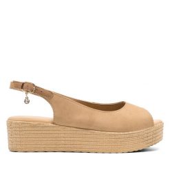 Sandały Lasocki. Brązowe sandały Lasocki, bez wzorów, bez obcasa, na koturnie, bez zapięcia. Za 129.99 zł.