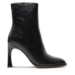 Botki MICHAEL Michael Kors. Czarne botki MICHAEL Michael Kors, bez wzorów, bez obcasa, na słupku, bez zapięcia. Za 649.99 zł.