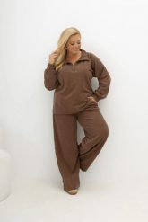 Oversizowy prążkowany komplet z bluzą i spodniami Good Day Ahead w kolorze kakao/ciepły brąz Plus Size Oversize. Białe bluzy bez kaptura Moda Size Plus Iwanek, l, bez wzorów, z dzianiny, bez kaptura, trekkingowe. Za 419.90 zł.