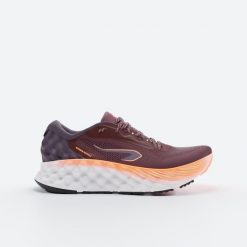 Buty do biegania damskie Kiprun KS900.2. Brązowe buty do biegania KIPRUN, bez wzorów, bez zapięcia, do biegania. Za 499.99 zł.