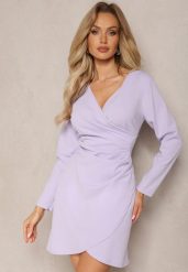 Fioletowa Kopertowa Sukienka Drapowana w Talii Ejorunna. Fioletowe sukienki Renee, na imprezę, bez wzorów, eleganckie, bez kołnierzyka, bez ramiączek, mini, kopertowe. W wyprzedaży za 62.99 zł.