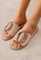 Ciemnobeżowe Klapki z Plecionką i Geometryczną Klamrą Nemornell. Brązowe klapki Renee, bez wzorów, boho, bez obcasa, na płaskiej podeszwie, bez zapięcia. Za 79.99 zł.