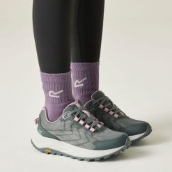 Damskie buty typu cruise. Niebieskie trekkingi Regatta, bez wzorów, z dzianiny, bez zapięcia, trekkingowe. Za 449.99 zł.
