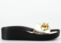 Klapki skórzane z łańcuchem czarne złote Sempre-40. Czarne klapki Inna, bez wzorów, ze skóry, eleganckie, bez obcasa, bez zapięcia. W wyprzedaży za 247.09 zł.