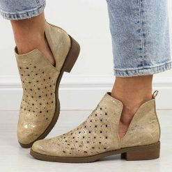 Złote jeans jesienne ażurowe botki damskie M.Daszyński Sa62-102. Żółte botki M.Daszyński, w ażurowe wzory, z jeansu, z okrągłym noskiem, bez obcasa, na obcasie, bez zapięcia. Za 199.00 zł.