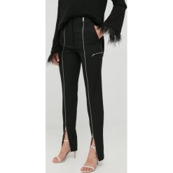 Victoria Beckham spodnie wełniane damskie kolor czarny dopasowane high waist. Czarne spodnie materiałowe VICTORIA BECKHAM, bez wzorów, z materiału, z podwyższonym stanem. W wyprzedaży za 1,849.90 zł.