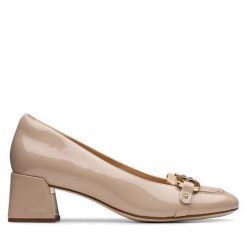 Czółenka Clarks. Brązowe czółenka Clarks, bez wzorów, bez obcasa, bez zapięcia. Za 429.99 zł.