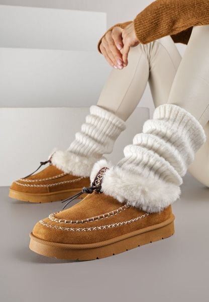 Brązowe Śniegowce na Platformie Ozdobione Haftem i Futerkiem Linedis. Brązowe śniegowce Renee, bez wzorów, z futra, bez zapięcia. Za 99.99 zł.