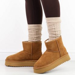 Camelowe skórzane ciepłe zimowe mukluki, eskimoski T.Sokolski 531. Brązowe śniegowce Sokolski, bez wzorów, ze skóry, bez zapięcia. Za 199.00 zł.