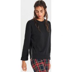 Gładka bluza z zamkami - Czarny. Czarne bluzy Cropp, l, bez wzorów, bez ramiączek, bez kaptura. Za 69.99 zł.