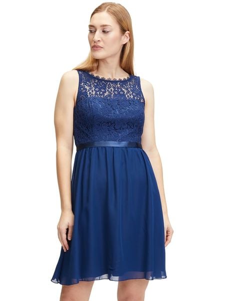 Vera Mont Sukienka w kolorze niebieskim rozmiar: 40. Niebieskie sukienki Vera Mont, bez wzorów, z koronki, bez kołnierzyka, bez ramiączek, midi. Za 146.95 zł.