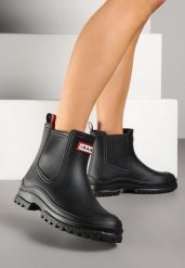 Czarne Kalosze Ozdobione Tłoczeniem Silio. Czarne kalosze Renee, bez wzorów, bez zapięcia. W wyprzedaży za 63.99 zł.