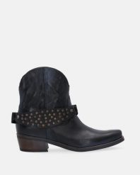 KOWBOJKI Z OZDOBNYM PASKIEM 44311 N69 PE ANT. Botki Venezia, bez wzorów, ze skóry, bez obcasa, bez zapięcia. Za 559.00 zł.