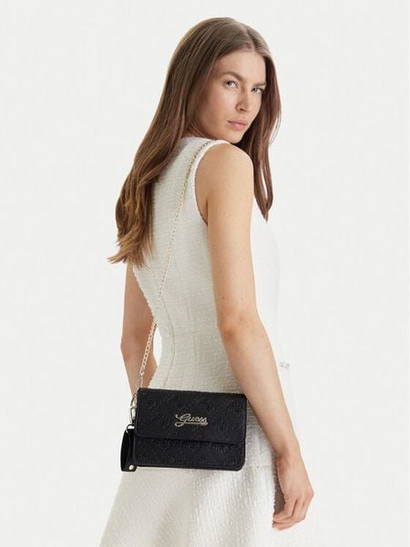 Guess Torebka J6RZ15 WGT10 Czarny. Czarne kopertówki Guess, z aplikacjami, ze skóry, wizytowe, bez dodatków. Za 179.99 zł.