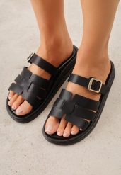 Czarne Klapki z Przekładanymi Paskami i Regulacją z Klamrą Celilye. Czarne klapki Renee, bez wzorów, z koronki, boho, bez obcasa, na płaskiej podeszwie, bez zapięcia. Za 79.99 zł.