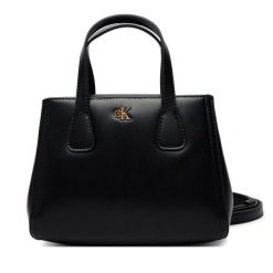 Torebka Calvin Klein. Czarne torebki klasyczne Calvin Klein, bez wzorów, klasyczne, bez dodatków. Za 529.99 zł.