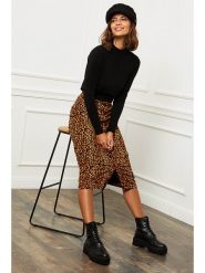 Soft Cashmere Sweter w kolorze czarnym rozmiar: 38/40. Czarne swetry Soft Cashmere, bez wzorów, z kaszmiru, klasyczne, bez ramiączek. Za 131.12 zł.