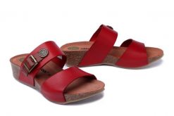 DR. BRINKMANN 700959-4 rot, klapki profilaktyczne damskie. Czerwone klapki Dr. Brinkmann, bez wzorów, ze skóry, bez obcasa, bez zapięcia. Za 274.90 zł.
