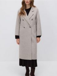 Płaszcz handmade z wełną - kremowy. Białe płaszcze Reserved, l, bez wzorów, z tkaniny, bez kaptura. Za 499.99 zł.