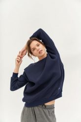 Bluza do jogi Moonholi Cozy AF Oversize Sweatshirt z bawełnianej dzianiny. Niebieskie bluzy MOONHOLI, na lato, m, bez wzorów, z bawełny, bez ramiączek, bez kaptura. Za 329.00 zł.