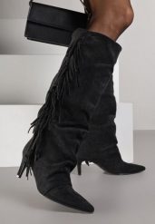 Czarne Kozaki na Szpilce w Stylu Boho Ozdobione Frędzlami Mevinavia. Czarne kozaki Renee, na lato, z aplikacjami, z jeansu, boho, bez obcasa, na obcasie, bez zapięcia. Za 199.99 zł.