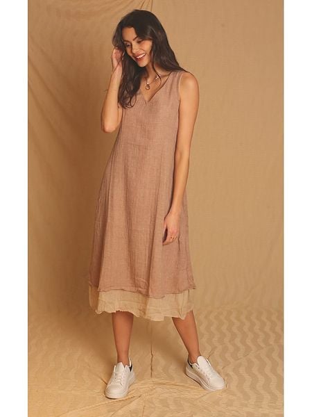 Le Jardin du Lin Lniana sukienka w kolorze jasnobrązowym rozmiar: 40. Brązowe sukienki Le jardin du lin, bez wzorów, ze lnu, klasyczne, bez kołnierzyka, bez ramiączek, midi. Za 122.96 zł.