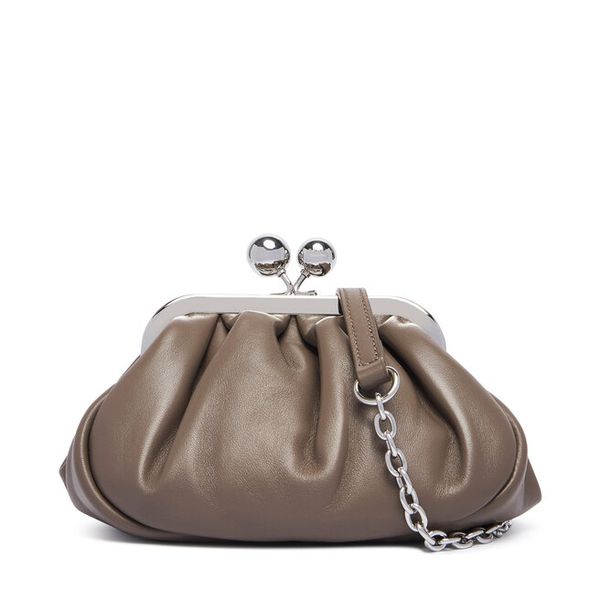 Torebka Weekend Max Mara. Brązowe kopertówki Weekend Max Mara, bez wzorów, wizytowe, bez dodatków. Za 1,239.00 zł.